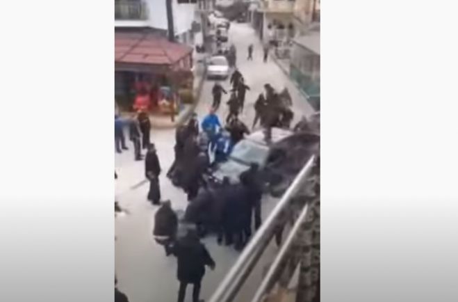 Επεισόδια και ζημιές σε διαμαρτυρία για τη χρήση μάσκας και τα υποχρεωτικά εμβόλια! (vd)