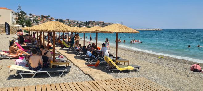 &laquo;&Delta;&epsilon;&nu; έ&pi;&epsilon;&phi;&tau;&epsilon; &kappa;&alpha;&rho;&phi;ί&tau;&sigma;&alpha;&raquo; &sigma;&tau;&omicron; &Pi;&alpha;&rho;ά&lambda;&iota;&omicron; Ά&sigma;&tau;&rho;&omicron;&sigmaf; (&epsilon;&iota;&kappa;ό&nu;&epsilon;&sigmaf;)