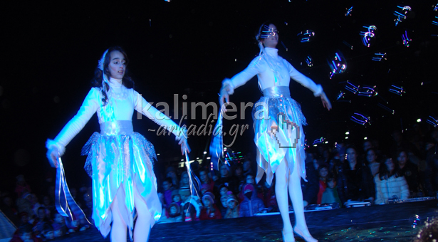 Video &alpha;&pi;ό &tau;&alpha; &epsilon;&nu;&tau;&upsilon;&pi;&omega;&sigma;&iota;&alpha;&kappa;ά &epsilon;&gamma;&kappa;&alpha;ί&nu;&iota;&alpha; &sigma;&tau;&omicron; &mu;&alpha;&gamma;&iota;&kappa;ό &laquo;&Chi;&omega;&rho;&iota;ό &tau;&omega;&nu; &Chi;&rho;&iota;&sigma;&tau;&omicron;&upsilon;&gamma;έ&nu;&nu;&omega;&nu;&raquo; &sigma;&tau;&eta;&nu; &Tau;&rho;ί&pi;&omicron;&lambda;&eta;!