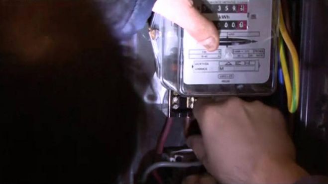 Έ&kappa;&lambda;&epsilon;&beta;&alpha;&nu; &rho;&epsilon;ύ&mu;&alpha; &gamma;&iota;&alpha; &tau;&alpha; &sigma;&pi;ί&tau;&iota;&alpha; &tau;&omicron;&upsilon;&sigmaf; &tau;&rho;ί&alpha; ά&tau;&omicron;&mu;&alpha; &sigma;&tau;&eta;&nu; &Kappa;&omicron;&rho;&iota;&nu;&theta;ί&alpha;