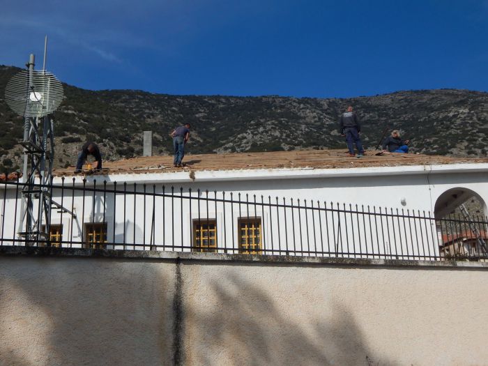 Δάρα - Αποκατάσταση της στέγης στο κτήριο του ΟΤΕ (εικόνες)