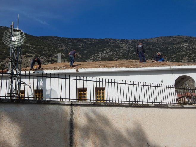 Δάρα - Αποκατάσταση της στέγης στο κτήριο του ΟΤΕ (εικόνες)