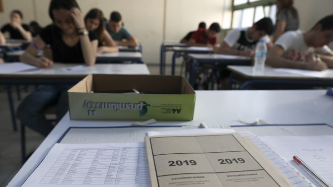 Υπουργός Παιδείας: &quot;Tον Ιούνιο οι πανελλήνιες του 2020 - Όχι ακόμα αποφάσεις για σχολεία&quot;