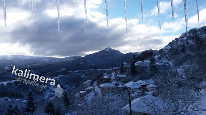 Υπέροχη φωτογραφία | Παγωμένοι σταλακτίτες κρέμονται πάνω από τα Μαγούλιανα!