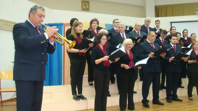 &Eta; &Chi;&omicron;&rho;&omega;&delta;ί&alpha; "&Omicron;&rho;&phi;έ&alpha;&sigmaf; &Tau;&rho;ί&pi;&omicron;&lambda;&eta;&sigmaf;" &sigma;&tau;&omicron; 15&omicron; &Chi;&omicron;&rho;&omega;&delta;&iota;&alpha;&kappa;ό &Phi;&epsilon;&sigma;&tau;&iota;&beta;ά&lambda; &Phi;&iota;&lambda;&omicron;&theta;έ&eta;&sigmaf; (vd)