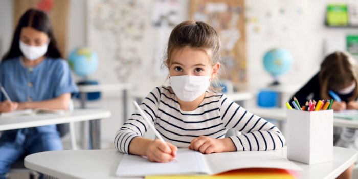 &Pi;&alpha;&iota;&delta;ί&alpha;&tau;&rho;&omicron;&sigmaf; - &Lambda;&omicron;&iota;&mu;&omega;&xi;&iota;&omicron;&lambda;ό&gamma;&omicron;&sigmaf; &Alpha;&theta;&alpha;&nu;&alpha;&sigma;ί&alpha; &Lambda;&omicron;&upsilon;&rho;ί&delta;&alpha;: "&Omicron;&iota; &pi;&rho;&omicron;&sigma;&tau;&alpha;&tau;&epsilon;&upsilon;&tau;&iota;&kappa;έ&sigmaf; &mu;ά&sigma;&kappa;&epsilon;&sigmaf; &epsilon;ί&nu;&alpha;&iota; &alpha;&sigma;&phi;&alpha;&lambda;&epsilon;ί&sigmaf; &gamma;&iota;&alpha; &tau;&alpha; &pi;&alpha;&iota;&delta;&iota;ά"