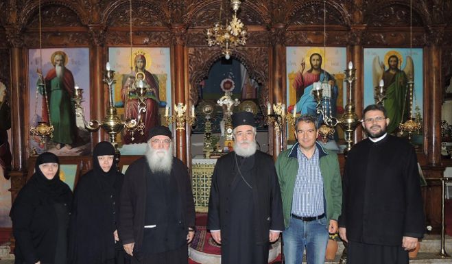 &Sigma;&tau;&omicron; &Epsilon;&lambda;&lambda;&eta;&nu;&iota;&kappa;ό &Gamma;&omicron;&rho;&tau;&upsilon;&nu;ί&alpha;&sigmaf; &omicron; &Mu;&eta;&tau;&rho;&omicron;&pi;&omicron;&lambda;ί&tau;&eta;&sigmaf; &Phi;&omega;&kappa;ί&delta;&alpha;&sigmaf; &Theta;&epsilon;ό&kappa;&tau;&iota;&sigma;&tau;&omicron;&sigmaf; &Kappa;&lambda;&omicron;&upsilon;&kappa;ί&nu;&alpha;&sigmaf; (&epsilon;&iota;&kappa;ό&nu;&epsilon;&sigmaf;)