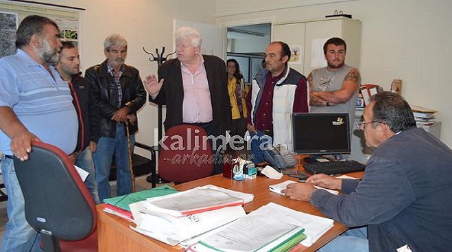 Ξεσηκώθηκαν οι κτηνοτρόφοι και πήγαν να διαμαρτυρηθούν στον ΕΛΓΑ Τρίπολης (vd)!