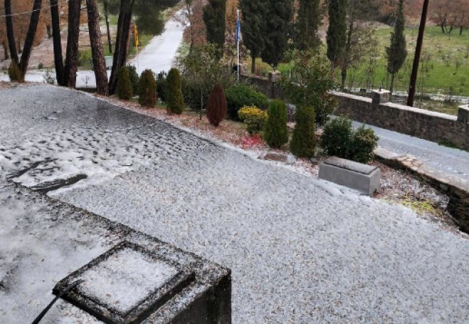 "&Pi;&alpha;&sigma;&pi;&alpha;&lambda;&iota;&sigma;&mu;έ&nu;&eta;" &mu;&epsilon; &chi;&iota;ό&nu;&iota; &eta; &Mu;&omicron;&nu;ή &Kappa;&alpha;&lambda;&tau;&epsilon;&zeta;ώ&nu; (&epsilon;&iota;&kappa;ό&nu;&epsilon;&sigmaf;)