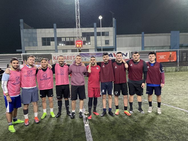 &Tau;&omicron;&upsilon;&rho;&nu;&omicron;&upsilon;ά &pi;&omicron;&delta;&omicron;&sigma;&phi;&alpha;ί&rho;&omicron;&upsilon; 5X5 &alpha;&pi;ό &phi;&omicron;&iota;&tau;&eta;&tau;έ&sigmaf; &sigma;&tau;&eta;&nu; &Tau;&rho;ί&pi;&omicron;&lambda;&eta; (&epsilon;&iota;&kappa;ό&nu;&epsilon;&sigmaf;)