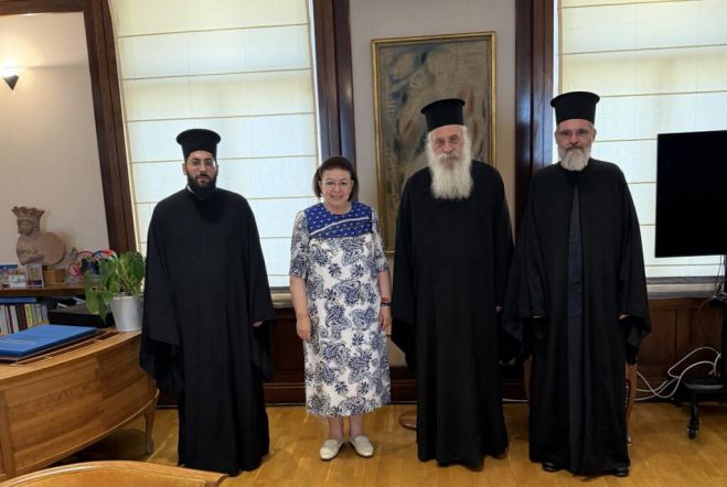 &Mu;&epsilon; &tau;&eta;&nu; &Upsilon;&pi;&omicron;&upsilon;&rho;&gamma;ό &Pi;&omicron;&lambda;&iota;&tau;&iota;&sigma;&mu;&omicron;ύ &sigma;&upsilon;&nu;&alpha;&nu;&tau;ή&theta;&eta;&kappa;&epsilon; &omicron; &Mu;&eta;&tau;&rho;&omicron;&pi;&omicron;&lambda;ί&tau;&eta;&sigmaf; &Epsilon;&pi;&iota;&phi;ά&nu;&iota;&omicron;&sigmaf;
