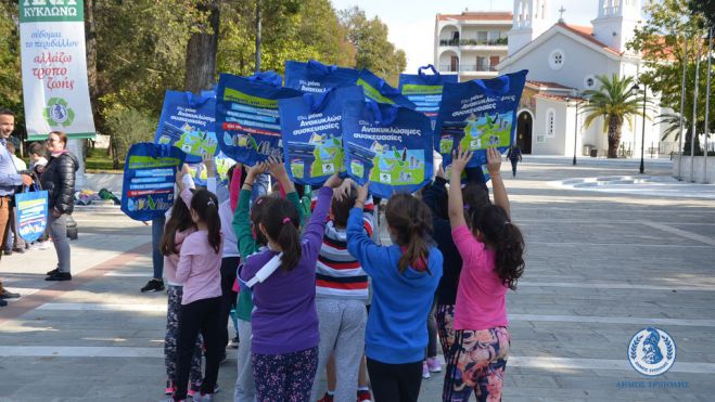 Παιδικά παιχνίδια ... ανακύκλωσης στην πλατεία Άρεως! (vd)