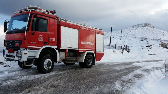 Χιόνια | Με το πυροσβεστικό όχημα Βυτίνας μεταφέρθηκε γιατρός στο Κέντρο Υγείας!