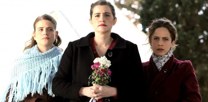 &Tau;&eta;&lambda;&epsilon;ό&rho;&alpha;&sigma;&eta; | &Sigma;&epsilon;&iota;&rho;έ&sigmaf;, &rho;&iota;ά&lambda;&iota;&tau;&iota; &kappa;&alpha;&iota; &pi;&rho;&epsilon;&mu;&iota;έ&rho;&epsilon;&sigmaf; &laquo;&pi;&alpha;&gamma;ώ&nu;&omicron;&upsilon;&nu;&raquo; &lambda;ό&gamma;&omega; &kappa;&omicron;&rho;&omega;&nu;oϊ&omicron;ύ