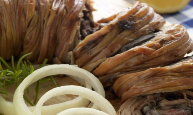 Πόσες θερμίδες έχουν αρνί, κοκορέτσι και μαγειρίτσα;