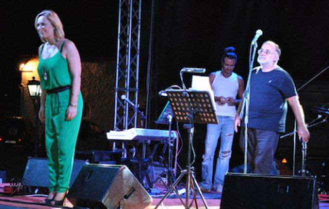 &Mu;&iota;&kappa;&rho;&omicron;ύ&tau;&sigma;&iota;&kappa;&omicron;&sigmaf; &kappa;&alpha;&iota; &Alpha;&nu;&tau;&omega;&nu;&omicron;&pi;&omicron;ύ&lambda;&omicron;&upsilon; &chi;ό&rho;&epsilon;&psi;&alpha;&nu; &tau;&omicron; Ά&sigma;&tau;&rho;&omicron;&sigmaf; ... &sigma;&tau;&omicron; &phi;&tau;&epsilon;&rho;ό &tau;&omicron;&upsilon; &kappa;&alpha;&rho;&chi;&alpha;&rho;ί&alpha;! (vd)