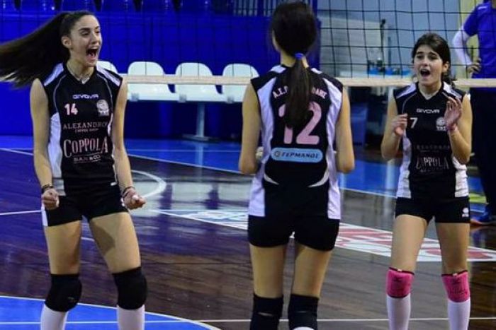 &Alpha;&Sigma;&Pi;&Epsilon;&Tau; &Tau;&rho;ί&pi;&omicron;&lambda;&eta;&sigmaf; | &Tau;&eta;&nu; &Kappa;&upsilon;&rho;&iota;&alpha;&kappa;ή &tau;&omicron; &tau;&epsilon;&lambda;&epsilon;&upsilon;&tau;&alpha;ί&omicron; &epsilon;&nu;&tau;ό&sigmaf; έ&delta;&rho;&alpha;&sigmaf; &mu;&alpha;&tau;&sigmaf;