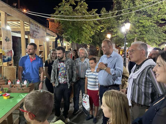 &Beta;&upsilon;&tau;ί&nu;&alpha; | &Sigma;&tau;&omicron; &Phi;&epsilon;&sigma;&tau;&iota;&beta;ά&lambda; &Mu;&epsilon;&lambda;&iota;&omicron;ύ &omicron; &Alpha;&nu;&tau;&iota;&pi;&epsilon;&rho;&iota;&phi;&epsilon;&rho;&epsilon;&iota;ά&rho;&chi;&eta;&sigmaf; &Lambda;&alpha;&mu;&pi;&rho;ό&pi;&omicron;&upsilon;&lambda;&omicron;&sigmaf;