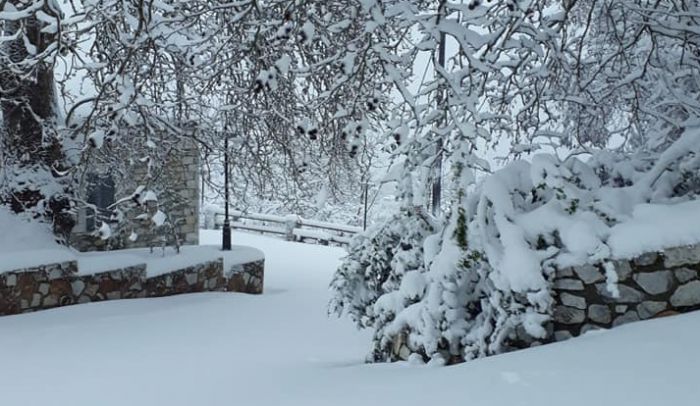 Η αγνότητα του λευκού στα πανέμορφα Άνω Δολιανά! (εικόνες)