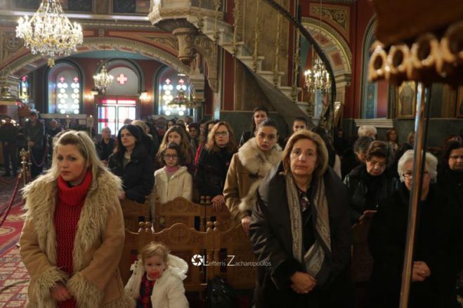 &Eta; &gamma;&iota;&omicron;&rho;&tau;ή &tau;&omega;&nu; &Chi;&rho;&iota;&sigma;&tau;&omicron;&upsilon;&gamma;έ&nu;&nu;&omega;&nu; &sigma;&tau;&omicron;&nu; &Mu;&eta;&tau;&rho;&omicron;&pi;&omicron;&lambda;&iota;&tau;&iota;&kappa;ό &Nu;&alpha;ό &tau;&eta;&sigmaf; &Tau;&rho;ί&pi;&omicron;&lambda;&eta;&sigmaf; (&epsilon;&iota;&kappa;ό&nu;&epsilon;&sigmaf;)