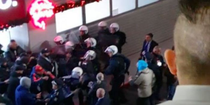 Βίντεο από τη στιγμή της επίθεσης οπαδών του Ολυμπιακού στην αποστολή του ΠΑΟΚ!