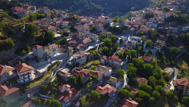 &Eta; &Delta;&eta;&mu;&eta;&tau;&sigma;ά&nu;&alpha; ... &alpha;&pi;ό &psi;&eta;&lambda;ά! (vd)