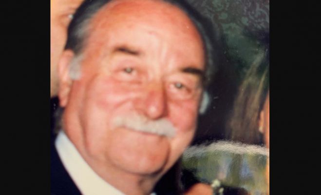 "Έ&phi;&upsilon;&gamma;&epsilon;" &omicron; &pi;&rho;ώ&eta;&nu; &pi;&rho;ό&epsilon;&delta;&rho;&omicron;&sigmaf; &tau;&omicron;&upsilon; &Sigma;&upsilon;&lambda;&lambda;ό&gamma;&omicron;&upsilon; &tau;&omega;&nu; &Alpha;&rho;&kappa;ά&delta;&omega;&nu; &Nu;έ&alpha;&sigmaf; &Upsilon;ό&rho;&kappa;&eta;&sigmaf; &laquo;&Gamma;έ&rho;&omicron;&sigmaf; &tau;&omicron;&upsilon; &Mu;&omega;&rho;&iota;ά&raquo;, &Nu;&iota;&kappa;ό&lambda;&alpha;&omicron;&sigmaf; &Omicron;&iota;&kappa;&omicron;&nu;ό&mu;&omicron;&upsilon; (Nick Economou)