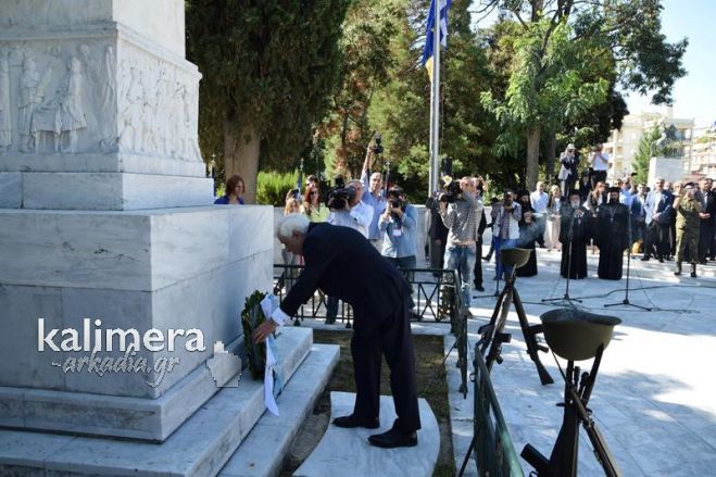Στεφάνι στο Μνημείο Αρχιερέων και Προκρίτων κατάθεσε ο Πρόεδρος της Δημοκρατίας (vd)