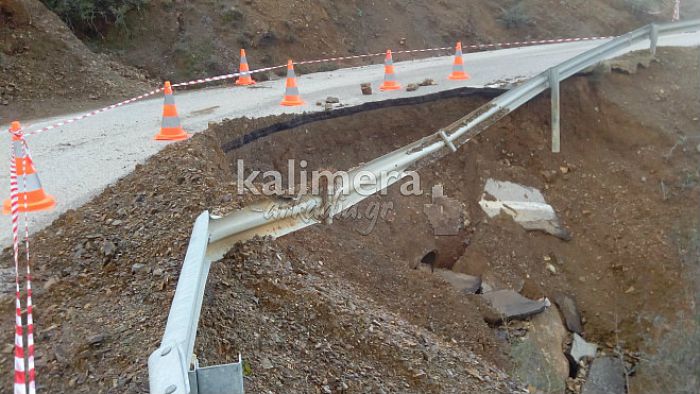 Αποκλειστικό: Οι πρώτες εικόνες από την καθίζηση δρόμου στη Γορτυνία!