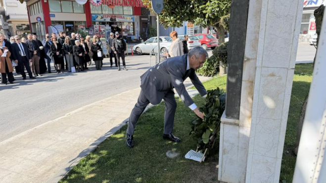 &Eta; &Tau;&rho;ί&pi;&omicron;&lambda;&eta; &tau;ί&mu;&eta;&sigma;&epsilon; &tau;&eta; &mu;&nu;ή&mu;&eta; &tau;&omega;&nu; &kappa;&rho;&epsilon;&mu;&alpha;&sigma;&mu;έ&nu;&omega;&nu; &tau;&eta;&sigmaf; &omicron;&delta;&omicron;ύ &Tau;&alpha;&xi;&iota;&alpha;&rho;&chi;ώ&nu; - &Alpha;&pi;&alpha;&gamma;&chi;&omicron;&nu;ί&sigma;&tau;&eta;&kappa;&alpha;&nu; &tau;&omicron; 1944 &alpha;&pi;ό &Gamma;&epsilon;&rho;&mu;&alpha;&nu;&iota;&kappa;ά &sigma;&tau;&rho;&alpha;&tau;&epsilon;ύ&mu;&alpha;&tau;&alpha; &kappa;&alpha;&tau;&omicron;&chi;ή&sigmaf; (vd)