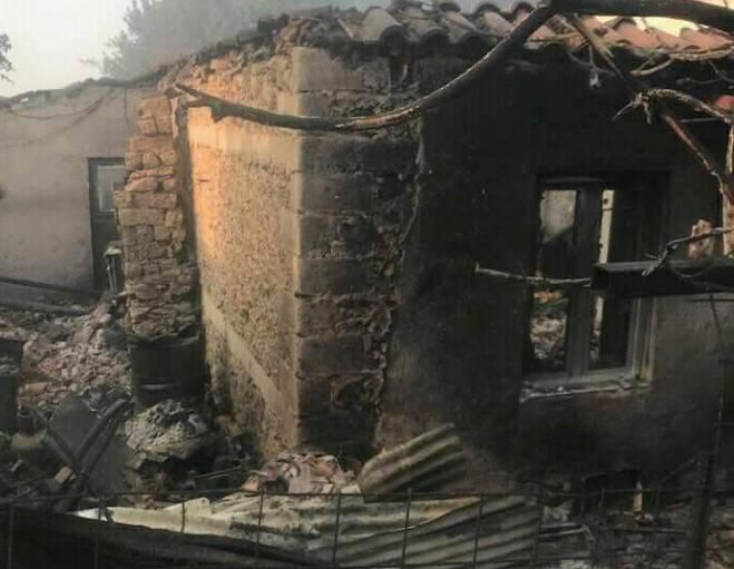 Δραματική έκκληση από την πυρόπληκτη Χώρα Γορτυνίας: &quot;Θέλουμε βοήθεια. Κουβαλάμε νερό με τα χέρια, δεν έχουμε ρεύμα&quot;