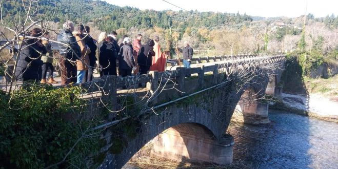 Τουμπίτσι Γορτυνίας | Αγιάστηκαν τα ύδατα στην παλιά γέφυρα του Λάδωνα (εικόνες)