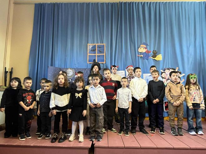 &Mu;&iota;&alpha; &sigma;&upsilon;&gamma;&kappa;&iota;&nu;&eta;&tau;&iota;&kappa;ή &Chi;&rho;&iota;&sigma;&tau;&omicron;&upsilon;&gamma;&epsilon;&nu;&nu;&iota;ά&tau;&iota;&kappa;&eta; &gamma;&iota;&omicron;&rho;&tau;ή &sigma;&tau;&eta;&nu; &Kappa;&omicron;&nu;&tau;&omicron;&beta;ά&zeta;&alpha;&iota;&nu;&alpha; (&epsilon;&iota;&kappa;ό&nu;&epsilon;&sigmaf;)