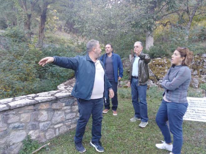 &Alpha;&upsilon;&tau;&omicron;&psi;ί&alpha; &alpha;&pi;ό &tau;&omicron;&nu; &Alpha;&nu;&tau;&iota;&pi;&epsilon;&rho;&iota;&phi;&epsilon;&rho;&epsilon;&iota;ά&rho;&chi;&eta; &Lambda;&alpha;&mu;&pi;&rho;ό&pi;&omicron;&upsilon;&lambda;&omicron; &sigma;&epsilon; έ&rho;&gamma;&alpha; &tau;&eta;&sigmaf; &Beta;&lambda;&alpha;&chi;έ&rho;&nu;&alpha;&sigmaf; &kappa;&alpha;&iota; &tau;&omicron;&upsilon; &Lambda;&epsilon;&beta;&iota;&delta;ί&omicron;&upsilon; (&epsilon;&iota;&kappa;ό&nu;&epsilon;&sigmaf;)