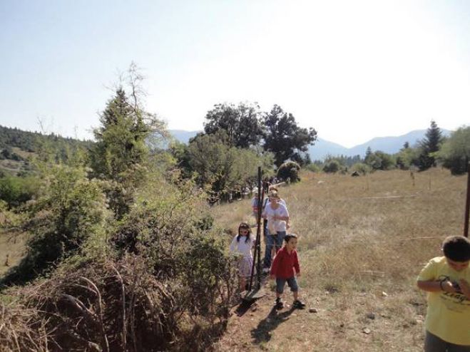 Συρματοπλέγματα εμποδίζουν την πρόσβαση σε εκκλησία και αρχαιολογικό χώρο στα Μαγούλιανα Γορτυνίας!