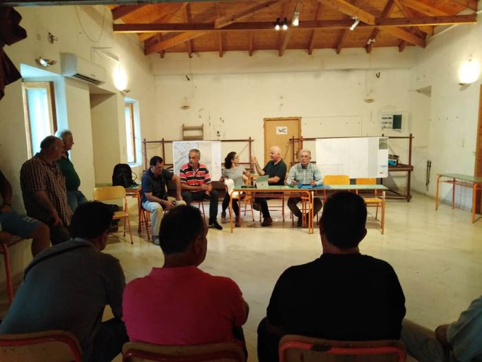 Δολιανά | Ο Αντιπεριφερειάρχης Λαμπρόπουλος ενημέρωσε τους κατοίκους για το έργο της παράκαμψης