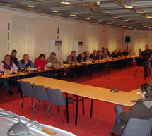 Ά&lambda;&lambda;&alpha;&xi;&epsilon; ώ&rho;&alpha; &eta; &sigma;&eta;&mu;&epsilon;&rho;&iota;&nu;ή &sigma;&upsilon;&nu;&epsilon;&delta;&rho;ί&alpha;&sigma;&eta; &tau;&omicron;&upsilon; &Delta;&eta;&mu;&omicron;&tau;&iota;&kappa;&omicron;ύ &Sigma;&upsilon;&mu;&beta;&omicron;&upsilon;&lambda;ί&omicron;&upsilon;
&Tau;&rho;ί&pi;&omicron;&lambda;&eta;&sigmaf;