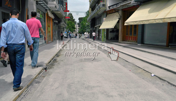 &Tau;&epsilon;&lambda;&epsilon;&iota;ώ&nu;&epsilon;&iota; &eta; &pi;&epsilon;&zeta;&omicron;&delta;&rho;ό&mu;&eta;&sigma;&eta; &tau;&omicron;&upsilon; &kappa;έ&nu;&tau;&rho;&omicron;&upsilon; &tau;&eta;&sigmaf; &Tau;&rho;ί&pi;&omicron;&lambda;&eta;&sigmaf; (&epsilon;&iota;&kappa;ό&nu;&epsilon;&sigmaf;)
