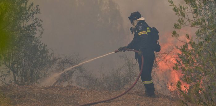 &Phi;&omega;&tau;&iota;ά &sigma;&tau;&eta; &Mu;ά&nu;&eta; | &Epsilon;&kappa;&kappa;&epsilon;&nu;ώ&nu;&epsilon;&tau;&alpha;&iota; &pi;&rho;&omicron;&lambda;&eta;&pi;&tau;&iota;&kappa;ά &omicron;&iota;&kappa;&iota;&sigma;&mu;ό&sigmaf;