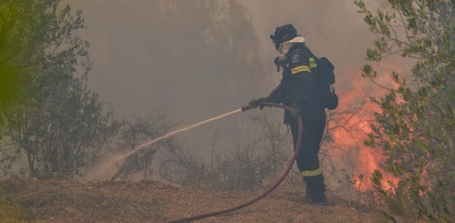 &Phi;&omega;&tau;&iota;ά &sigma;&tau;&eta; &Mu;ά&nu;&eta; | &Epsilon;&kappa;&kappa;&epsilon;&nu;ώ&nu;&epsilon;&tau;&alpha;&iota; &pi;&rho;&omicron;&lambda;&eta;&pi;&tau;&iota;&kappa;ά &omicron;&iota;&kappa;&iota;&sigma;&mu;ό&sigmaf;