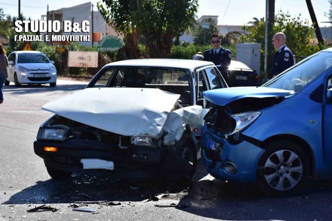 Σοβαρό τροχαίο ατύχημα στο Ναύπλιο με δύο τραυματίες (vd)