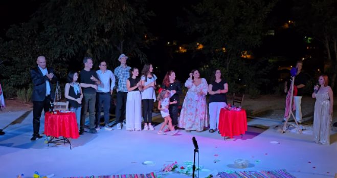 &Mu;&omicron;&upsilon;&sigma;&iota;&kappa;ή &pi;&alpha;&rho;ά&sigma;&tau;&alpha;&sigma;&eta; &mu;&epsilon; &tau;&eta; &Chi;&rho;&iota;&sigma;&tau;ί&nu;&alpha; &Sigma;&pi;&eta;&lambda;&iota;&alpha;&kappa;&omicron;&pi;&omicron;ύ&lambda;&omicron;&upsilon; &sigma;&tau;&alpha; &Tau;&rho;ό&pi;&alpha;&iota;&alpha; (vd)