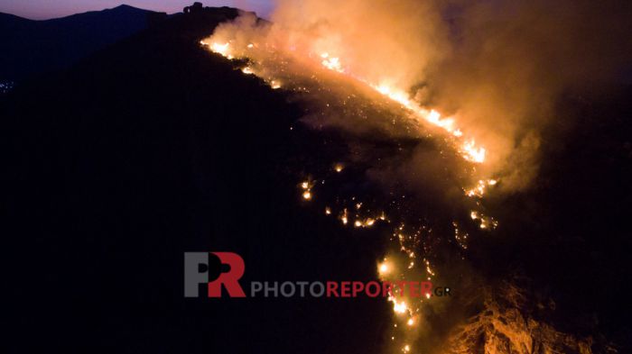 Το Κάστρο της Μονεμβάσιας στις φλόγες - Δείτε drone video!