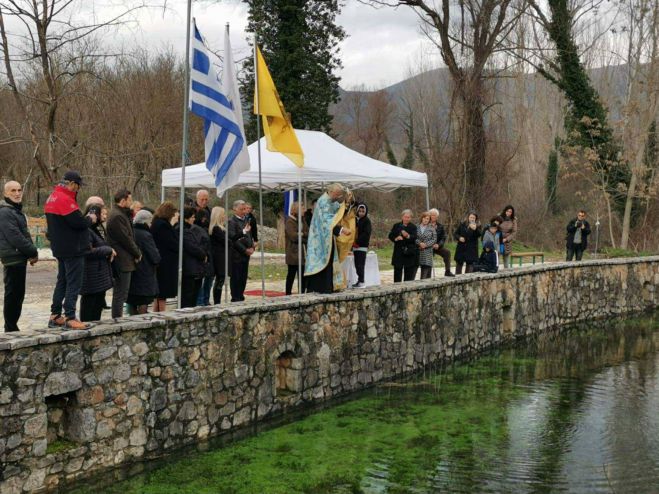 Θεοφάνεια με καθαγιασμό των υδάτων στην Παναγίτσα (εικόνες)