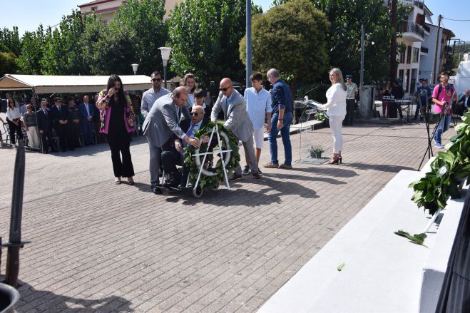 &Eta;&mu;έ&rho;&alpha; &Mu;&nu;ή&mu;&eta;&sigmaf; &tau;&eta;&sigmaf; &Gamma;&epsilon;&nu;&omicron;&kappa;&tau;&omicron;&nu;ί&alpha;&sigmaf; &tau;&omega;&nu; &Epsilon;&lambda;&lambda;ή&nu;&omega;&nu; &tau;&eta;&sigmaf; &Mu;&iota;&kappa;&rho;ά&sigmaf; &Alpha;&sigma;ί&alpha;&sigmaf; | &Tau;&iota;&mu;ώ&mu;&epsilon;&nu;&omicron; &pi;&rho;ό&sigma;&omega;&pi;&omicron; &omicron; &Gamma;&iota;ώ&rho;&gamma;&omicron;&sigmaf; &Kappa;&alpha;&rho;&alpha;&gamma;&iota;ά&nu;&nu;&eta;&sigmaf; &sigma;&tau;&eta;&nu; &Tau;&rho;ί&pi;&omicron;&lambda;&eta; (vd)