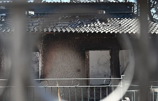 &Pi;&lambda;&iota;ά&tau;&sigma;&iota;&kappa;&omicron; &sigma;&tau;&alpha; &kappa;&alpha;&mu;έ&nu;&alpha; | Έ&kappa;&lambda;&epsilon;&beta;&alpha;&nu; &pi;ό&rho;&tau;&epsilon;&sigmaf; &kappa;&alpha;&iota; &pi;&alpha;&rho;ά&theta;&upsilon;&rho;&alpha; &alpha;&pi;ό &omicron;&iota;&kappa;ί&alpha; &tau;&eta;&sigmaf; &Alpha;&tau;&tau;&iota;&kappa;ή&sigmaf;
