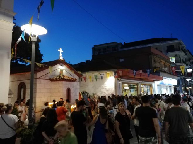 &Tau;&rho;ί&pi;&omicron;&lambda;&eta; | &Lambda;&alpha;&mu;&pi;&rho;ά &gamma;&iota;&omicron;&rho;&tau;ά&sigma;&tau;&eta;&kappa;&epsilon; &eta; &mu;&nu;ή&mu;&eta; &tau;&eta;&sigmaf; &Alpha;&gamma;ί&alpha;&sigmaf; &Pi;&alpha;&rho;&alpha;&sigma;&kappa;&epsilon;&upsilon;ή&sigmaf; - &Pi;&iota;&sigma;&tau;&omicron;ί έ&lambda;&alpha;&beta;&alpha;&nu; &tau;&eta;&nu; &epsilon;&upsilon;&lambda;&omicron;&gamma;ί&alpha; &tau;&eta;&sigmaf; &Pi;&rho;&omicron;&sigma;&tau;ά&tau;&iota;&delta;&alpha;&sigmaf; &tau;&omega;&nu; &mu;&alpha;&tau;&iota;ώ&nu; (&epsilon;&iota;&kappa;ό&nu;&epsilon;&sigmaf;)