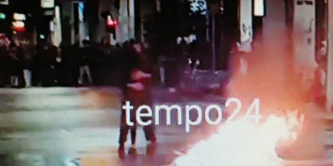 &Pi;ά&tau;&rho;&alpha; | &Chi;ό&rho;&epsilon;&psi;&alpha;&nu; &tau;ά&nu;&gamma;&kappa;&omicron;... &delta;ί&pi;&lambda;&alpha; &alpha;&pi;ό &tau;&omicron;&nu; &phi;&lambda;&epsilon;&gamma;ό&mu;&epsilon;&nu;&omicron; &kappa;ά&delta;&omicron;!