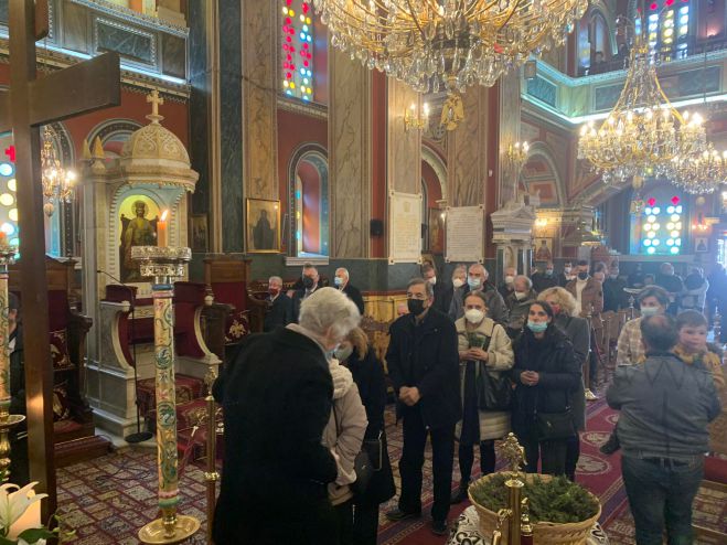 &Kappa;&upsilon;&rho;&iota;&alpha;&kappa;ή &Sigma;&tau;&alpha;&upsilon;&rho;&omicron;&pi;&rho;&omicron;&sigma;&kappa;&upsilon;&nu;ή&sigma;&epsilon;&omega;&sigmaf; &sigma;&tau;&eta;&nu; &Tau;&rho;ί&pi;&omicron;&lambda;&eta; (&epsilon;&iota;&kappa;ό&nu;&epsilon;&sigmaf;)