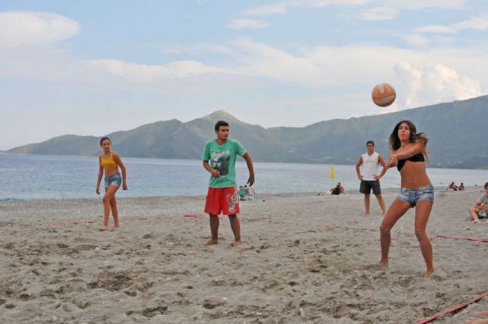 Beach Volley, tenis και κολύμβηση το καλοκαίρι στο Λεωνίδιο!